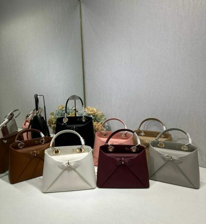Picture of Dior Handbags _SKUfw239303816fw